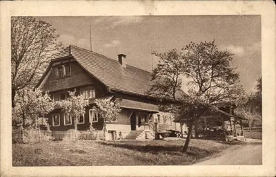 Casa rustica na floresta — vista da fachada — Chocolat Klaus, Morteuau, França