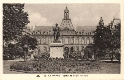 Le Havre - Jardim do hotel de cidade — estátua no centro — n° 29