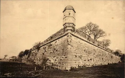 Fortificações de Brouage — Torre de canto — Edições Artísticas Raymond de Jevin, n°4940