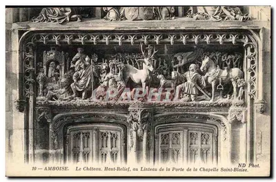 Amboise — O Castelo. Alto-Relieve no Linteau da Porta da Capela Saint-Blaise — ND Fot.