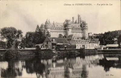 Château de PIERREFONDS — Vue prise du Lac — ND Phot