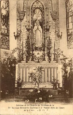 Interior da Capela do Túmulo da Benfeitora Bernadette Soubirous na Casa-Mãe das Irmãs da Caridade — N° 8