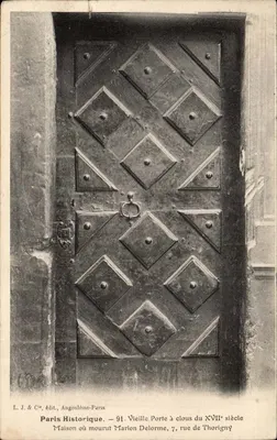 Porta com pregos do século XVII — Casa onde morreu Marion Delorme, 7 rue de Thorigny — L. J. & Cie, Angoulême