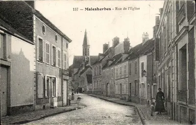 Malesherbes - Rue de l'Église — vista da rua com igreja no fundo — Ch. B. n°157