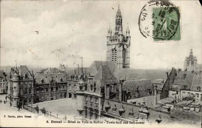Douai — Hotel de Ville e Campanário — E. Baron, fot. Douai