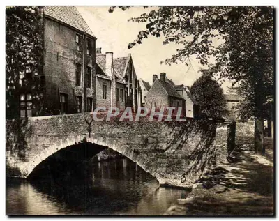 Ponte sobre um canal em Bruges — vista urbana — Fotografia Industrial e Artística (P.I.A.)