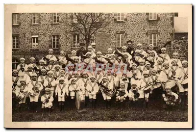 Fanfarra dos Órfãos — 60 Executantes de 5 a 12 anos — A. Dubosq, edit. (Calvados)
