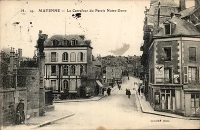 Mayenne — O Cruzeiro do Parvis Notre-Dame — Cliché Heil