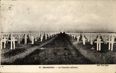 Montdidier — O Cemitério Militar — Edit. Paul Fafet