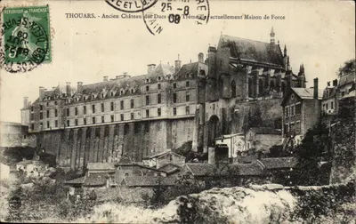 Thouars - Antigo Castelo dos Duques de Trémouille, atualmente Casa de Força