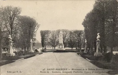 Saint-Maixent — Monumento da Defesa Nacional — Bustos de Gambetta, Gougeard, Faidherbe, Chanzy e Jauréguiberry — Editado por V. G.