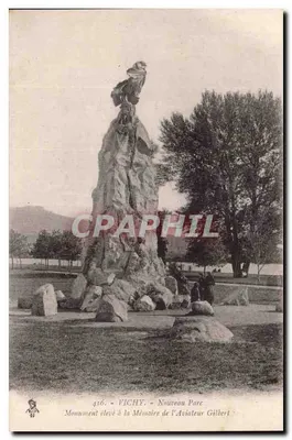 Vichy - Novo Parque - Monumento erguido em Memória do Aviador Gilbert