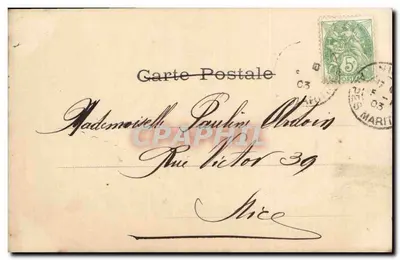 Mulher à janela — decoração de casinha de madeira e pedra — H. MANUEL Paris — Verso