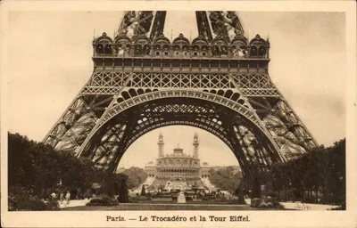 Paris — A Torre Eiffel e o Trocadéro — Editor não identificado