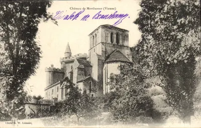 Castelo de Morthermer (Vienne) — vista do castelo com torre e igreja — cliché G. W. Lemaire