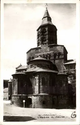 Orcival — A abside da igreja — Real-Photo G. A. P. Debourge