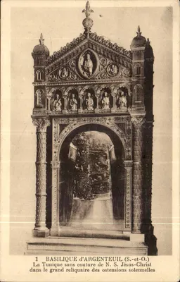Basílica de Argenteuil (S.-et-O.) — A túnica sem costura de N.S. Jesus Cristo no grande relicário das ostensões solenes — Cliché Abbé L. Parcot, Versailles