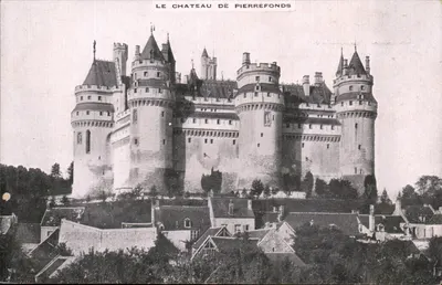 Zamek Pierrefonds — widok panoramiczny — wydawca nieznany