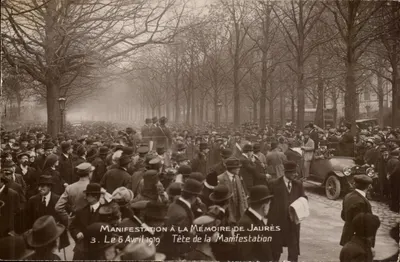 Manifestação em homenagem a Jaurès — 6 Abril 1919 — Cabeça da manifestação — Série 3