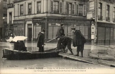 Paris inondé — Crue du 28 janvier 1910 — Les Religieuses de Saint-Vincent-de-Paul en tournée de Charité — A. Noror, Paris, n° 133