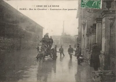 Cheia do rio Sena — Paris - Rue du Chevaleret — Construção de uma passarela