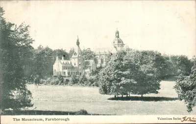 O Mausoléu, Farnborough — Série Valentin — J. Bate
