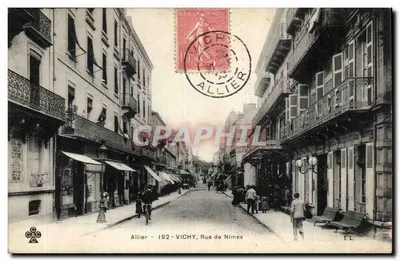 Vichy - Rue de Nîmes — vista da rua com comércios e pedestres — editor Allier, número de série não visível