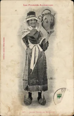 Jovem mulher de Bethmale — Les Pyrénées Ariégeoises — Fototipo Larbuche Frères, Toulouse, n°167