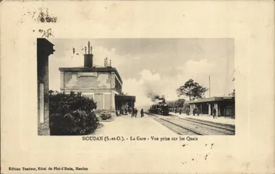 Houdan (S.-et-O.) - La Gare - Vue prise sur les Quais — Édition Tondeur, Hôtel du Plat d'Étain, Houdan