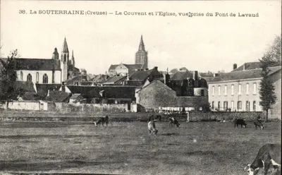 La SOUTERRAINE (Creuse) — O Convento e a Igreja, vista tirada do Ponte de Lavaud — n°38