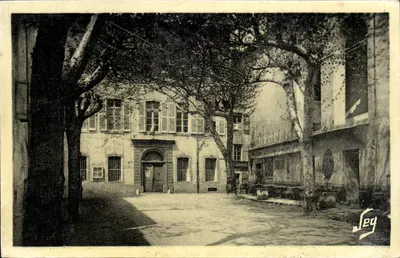 Praça da Subprefeitura em Le Vigan — Nos Cevennes — Edições de Luxo SEG