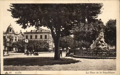 Alès — A Praça da República — Bilhete postal antigo des Arts, Strasbourg-Château