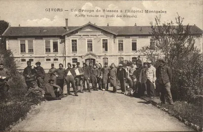 GIVORS — Um Grupo de Feridos no Hospital Montgelas — (Carta vendida em prol dos Feridos)