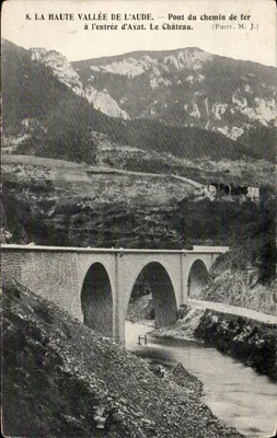 A Alta Valeira do Aude — Ponte do caminho de ferro na entrada de Axat. O Castelo — Fot. M. J.