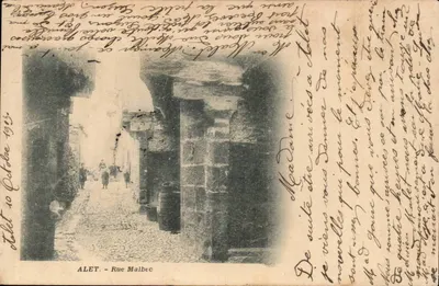 Alet - Rue Malbec — vue de la rue pavée sous arcades — éditeur non identifié