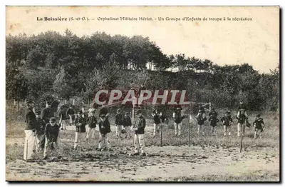 La Beissière (S.-et-O.) — Orfanato Militar Hériot — Um Grupo de Crianças de Tropa na Recreação