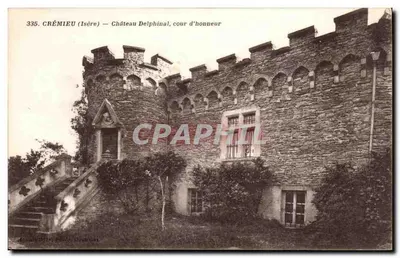 Crémieu (Isère) — Castelo Delphinal, pátio de honra — editor: A. Goujon, Editor, Crémieu