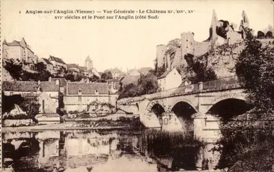 Angles-sur-l'Anglin (Vienne) — Vista Geral - O Castelo xiv, xiv', xv, xvr séculos e o Ponte sobre o Anglin (lado Sul)