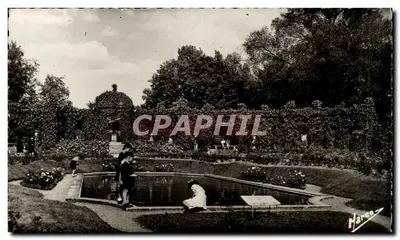 Jardim de Verão em L'Hay-les-Roses — O Espelho d'Água — editor Nareco
