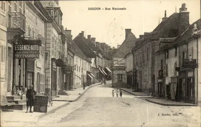 Digoin - Rue Nationale — visão da rua com comércios — J. Roche, editor