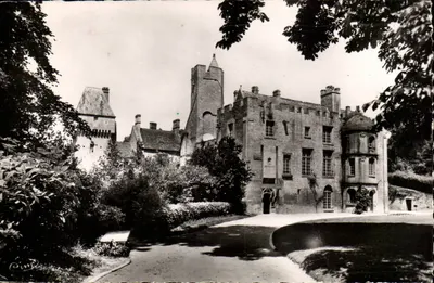 Creully (Calvados) — O Castelo construído pelo neto de Rollon « Haimon le Dentz » — Photo Comité d'Accueil
