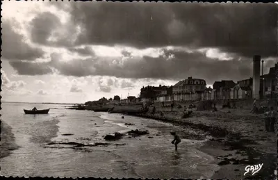 Luc-sur-Mer — A Praia ao Nascer do Sol — Editions Gaby