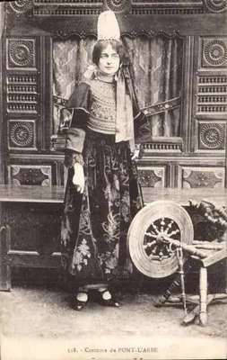 Mulher usando traje tradicional — Pont-l'Abbé — Laurent-Nel, Rennes