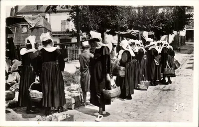 Pont-Aven (Finistère) — Dia de Feira — Edições d'Art, Paris