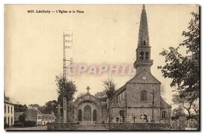 Lœctudy — A Igreja e a Praça