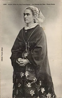 Jeune Fille du Cap d'Audierne — La Pointe du Raz — Pont-Croix — Collection Villard, Quimper