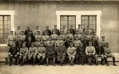 Groupe d'officiers de l'escadron — Tocel — éditeur inconnu, n°54