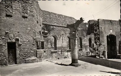 Castelo de l'Empéri (do Santo Império) — Salon-de-Provence — Edições S.E.P.T. - Replicação Integral