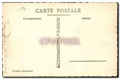 Kanaal van Marseille — Bootjes aangemeerd voor oude gebouwen — Echte Fotografie — Achterkant