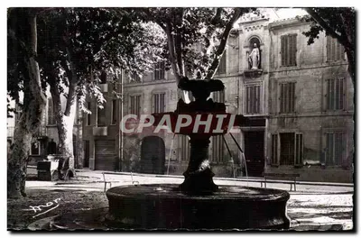 Fonte pública — Praça dos Leões — Salon-de-Provence